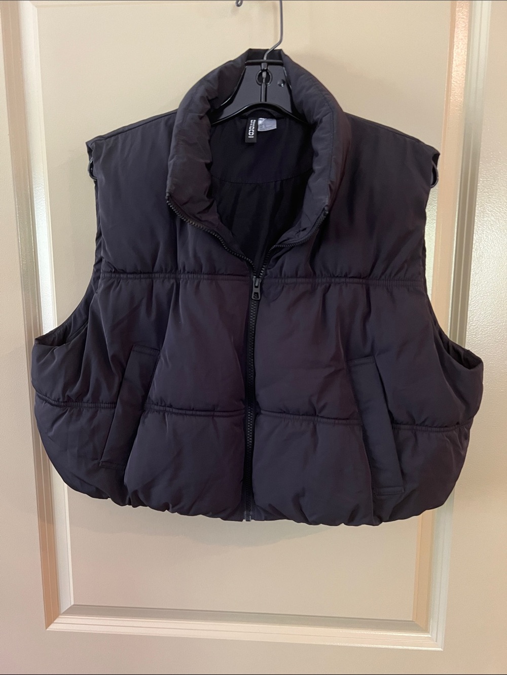 H&M Black Cropped Puffer Vest